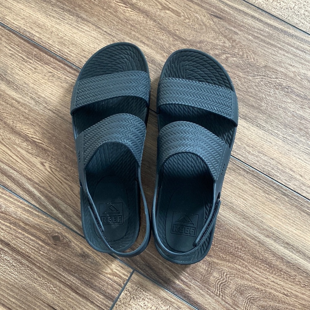 Reef sandals with backstrap, size 9